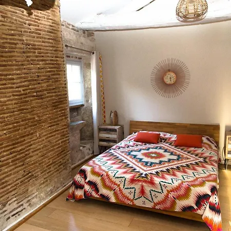 La Caverie De Peyroux A Bed & Breakfast *