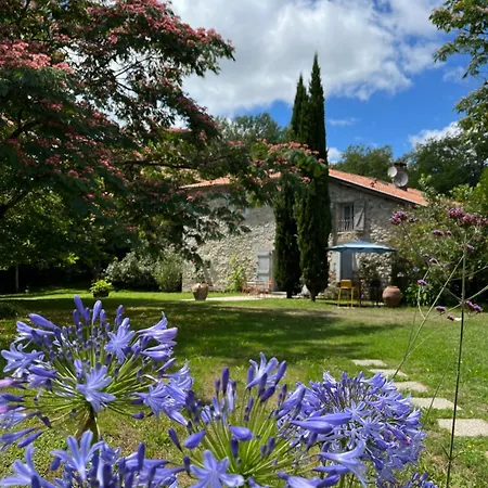 La Caverie De Peyroux A Bed & Breakfast 3*