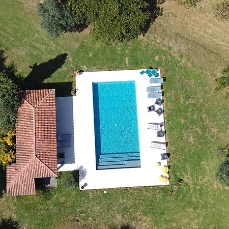 La Caverie De Peyroux A Bed & Breakfast 3*