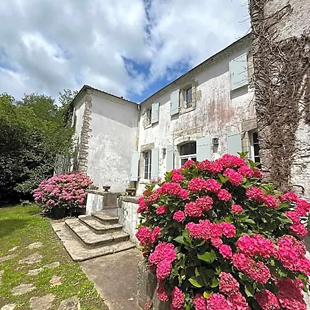Bed & Breakfast La Caverie De Peyroux A 3*